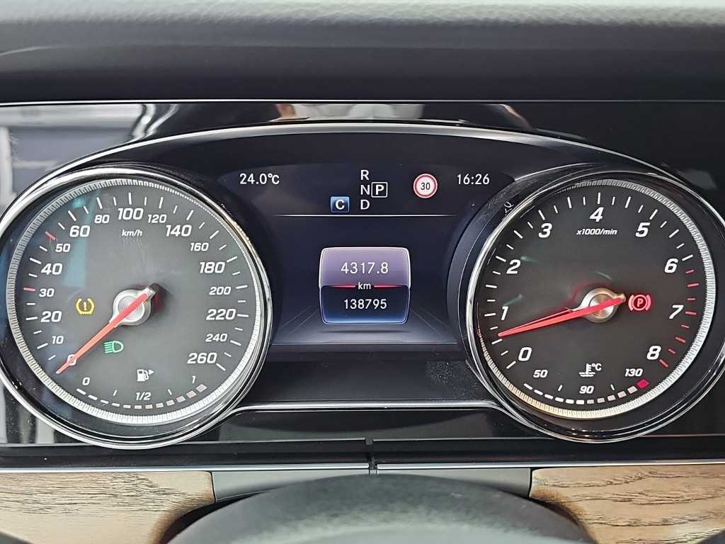 벤츠 E 클래스 E-클래스 W213 E300 4MATIC 익스클루시브 이미지 6