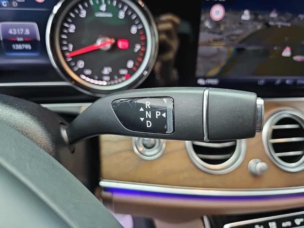 벤츠 E 클래스 E-클래스 W213 E300 4MATIC 익스클루시브 이미지 8