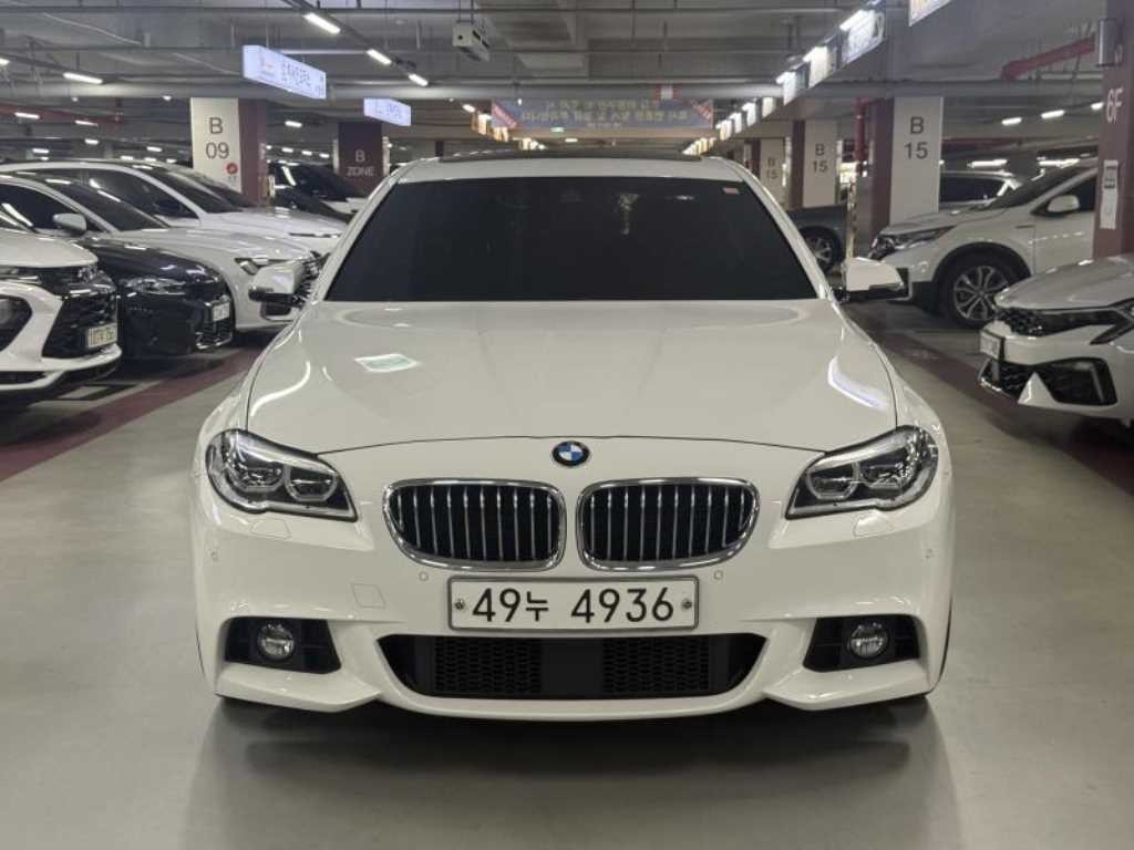 BMW 5시리즈 5시리즈 (F10) 520d xDrive M 에어로다이나믹 프로 이미지 1