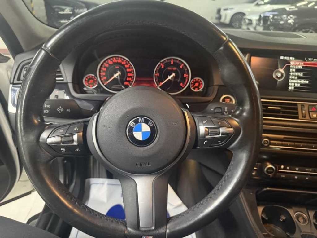 BMW 5시리즈 5시리즈 (F10) 520d xDrive M 에어로다이나믹 프로 이미지 10