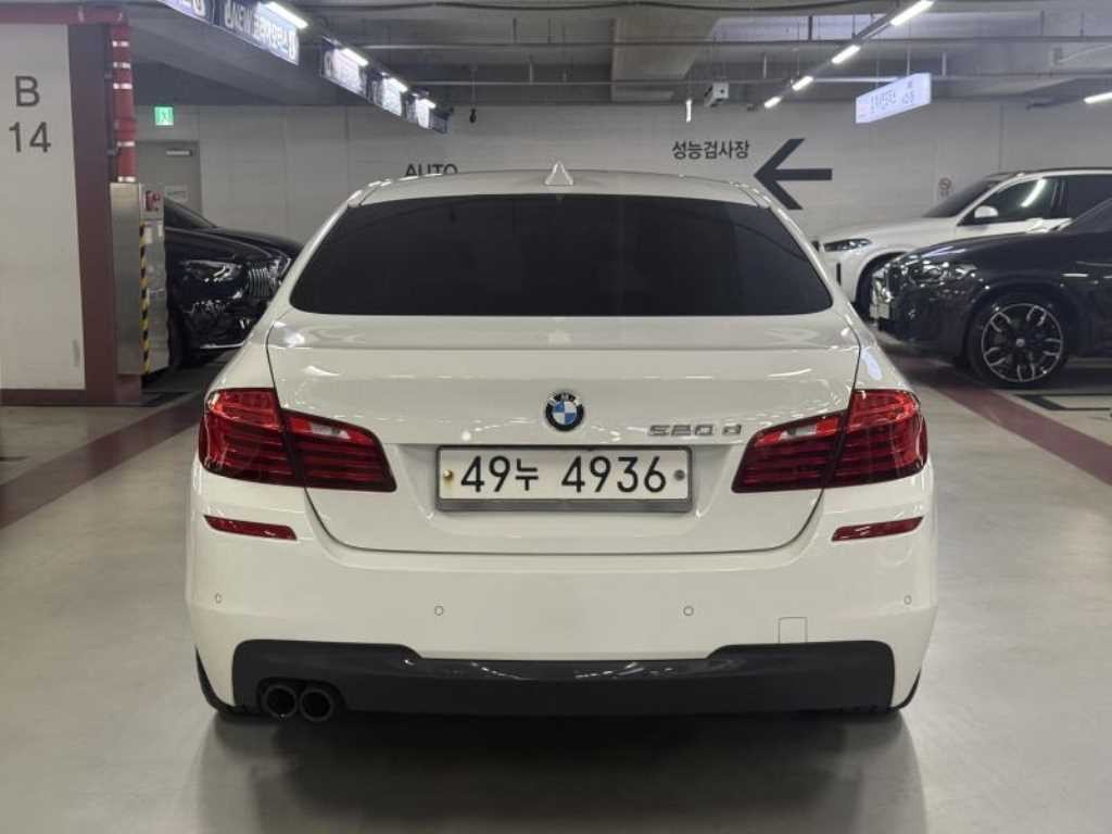 BMW 5시리즈 5시리즈 (F10) 520d xDrive M 에어로다이나믹 프로 이미지 4