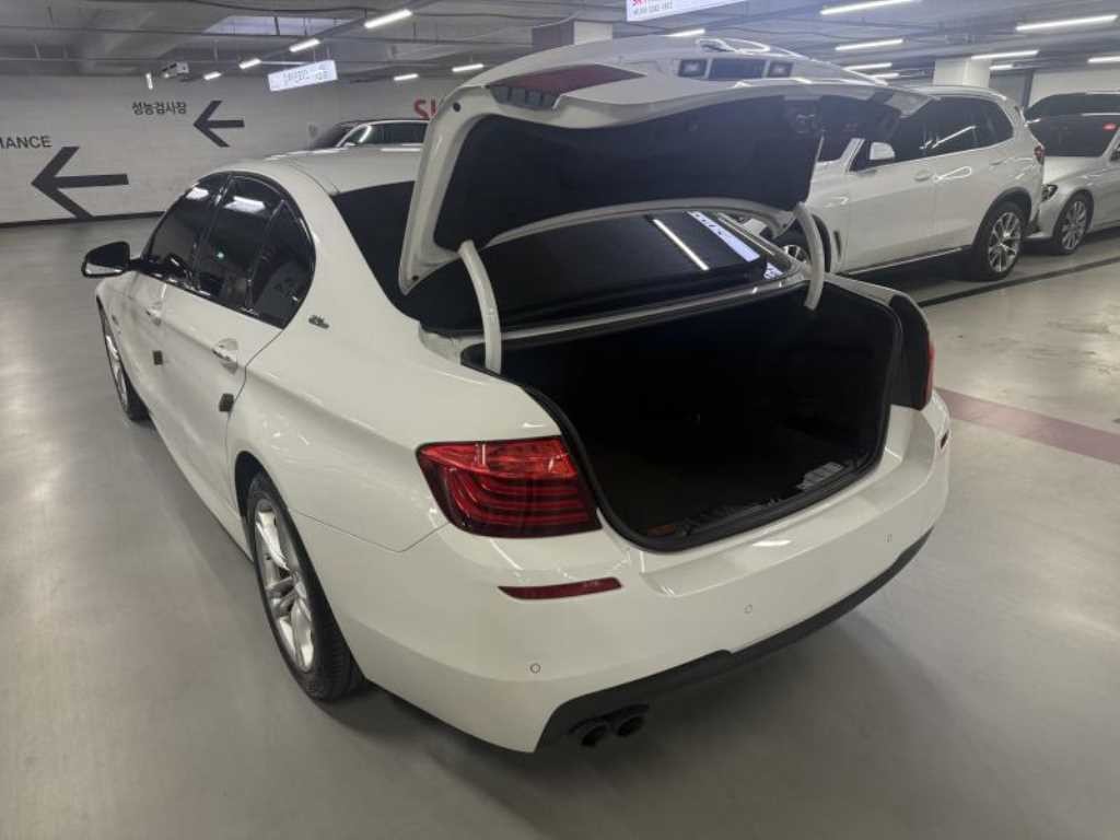 BMW 5시리즈 5시리즈 (F10) 520d xDrive M 에어로다이나믹 프로 이미지 5