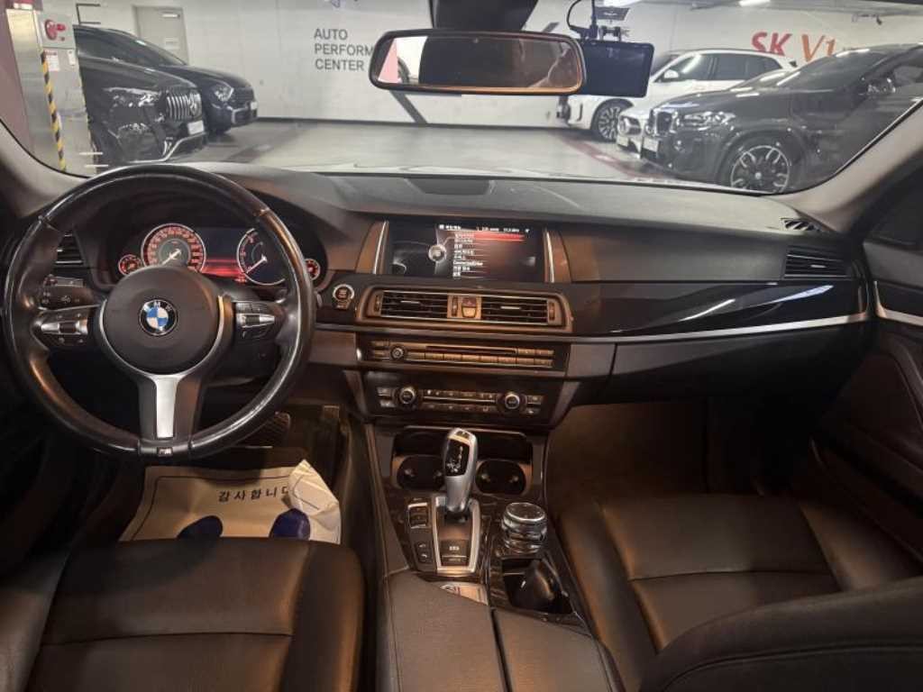 BMW 5시리즈 5시리즈 (F10) 520d xDrive M 에어로다이나믹 프로 이미지 6