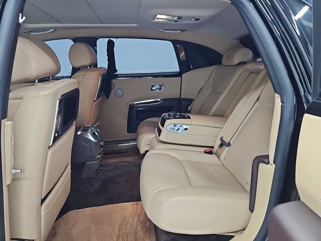 롤스로이스 고스트 6.6 V12 EWB 이미지 12