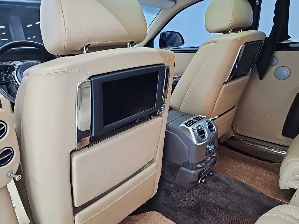 롤스로이스 고스트 6.6 V12 EWB 이미지 15