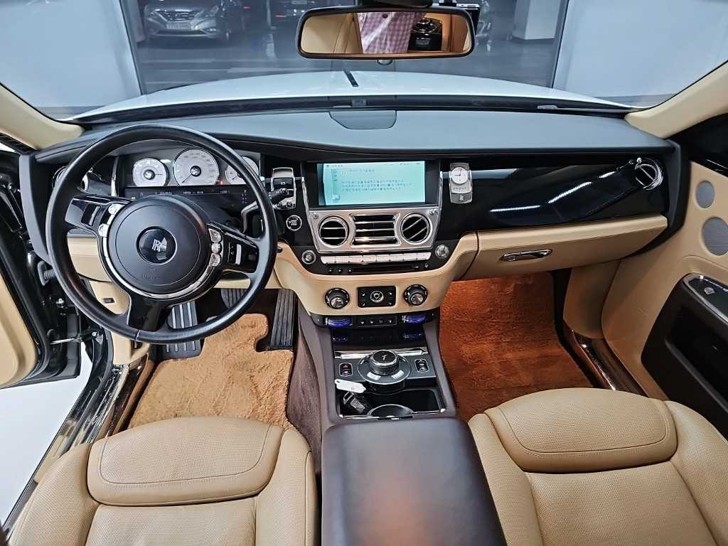 롤스로이스 고스트 6.6 V12 EWB 이미지 7