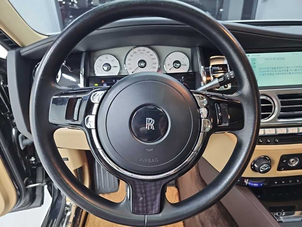 롤스로이스 고스트 6.6 V12 EWB 이미지 9