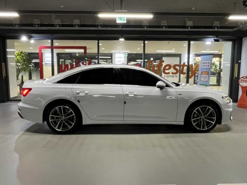 아우디 A6 A6 (C8) 45 TFSI 콰트로 프리미엄 이미지 4