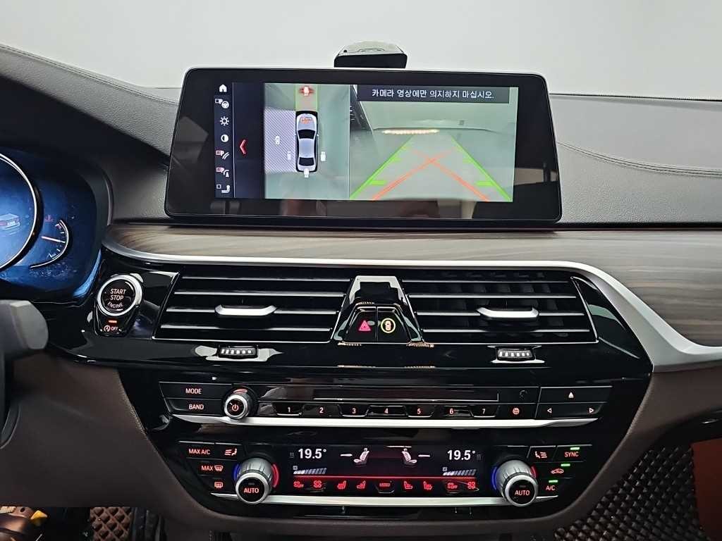 BMW 5시리즈 5시리즈 (G30) 520d xDrive M 스포츠 플러스 이미지 10