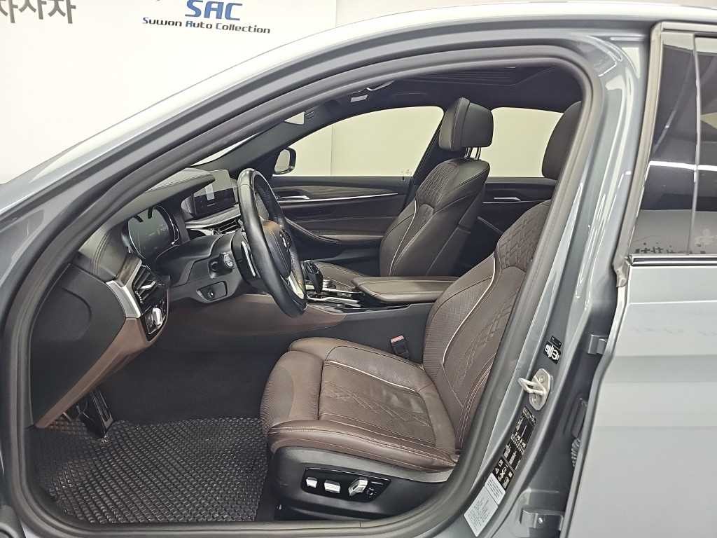 BMW 5시리즈 5시리즈 (G30) 520d xDrive M 스포츠 플러스 이미지 11