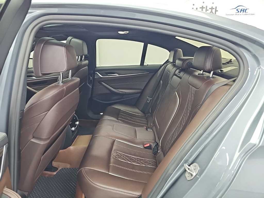 BMW 5시리즈 5시리즈 (G30) 520d xDrive M 스포츠 플러스 이미지 12