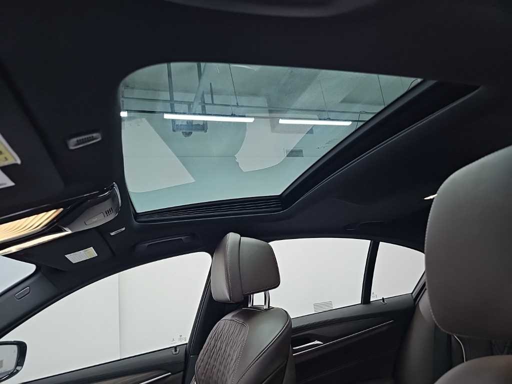 BMW 5시리즈 5시리즈 (G30) 520d xDrive M 스포츠 플러스 이미지 14