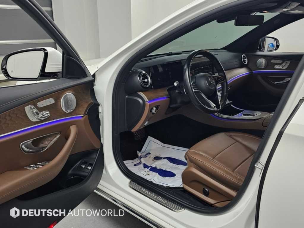 벤츠 E 클래스 E-클래스 W213 E300e 4MATIC 익스클루시브 이미지 11