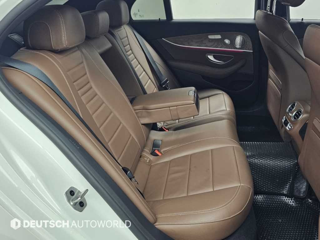 벤츠 E 클래스 E-클래스 W213 E300e 4MATIC 익스클루시브 이미지 12