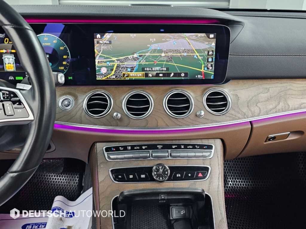 벤츠 E 클래스 E-클래스 W213 E300e 4MATIC 익스클루시브 이미지 14