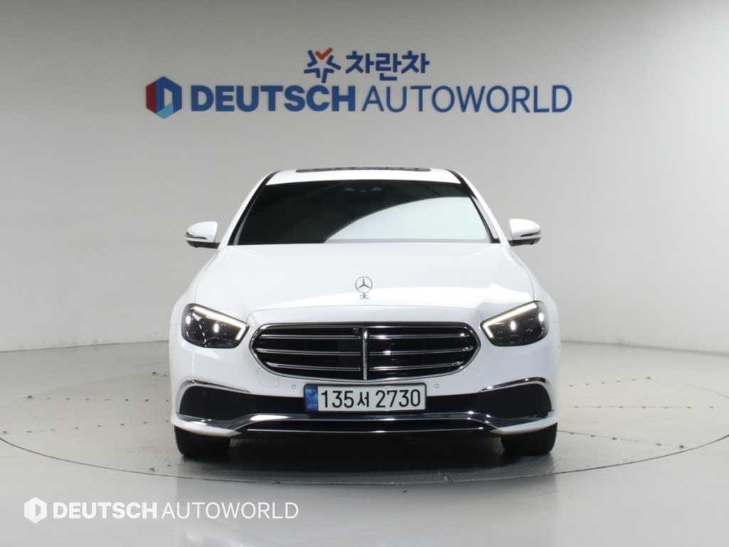 벤츠 E 클래스 E-클래스 W213 E300e 4MATIC 익스클루시브 이미지 3