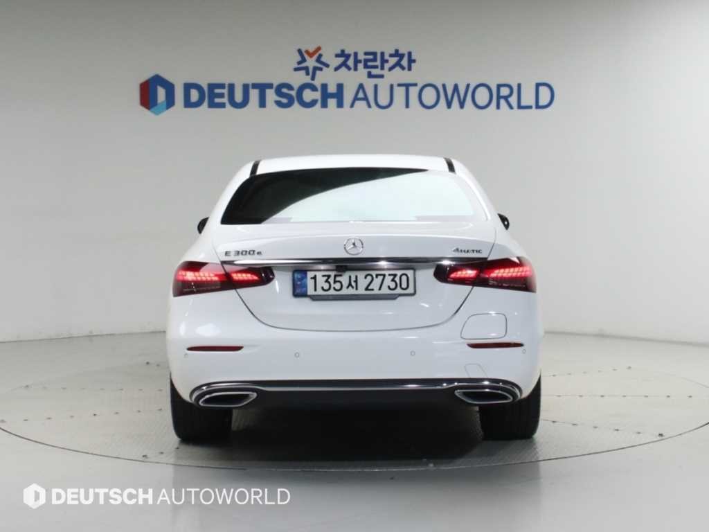 벤츠 E 클래스 E-클래스 W213 E300e 4MATIC 익스클루시브 이미지 4