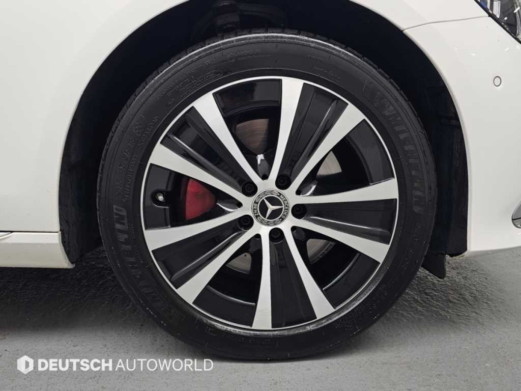 벤츠 E 클래스 E-클래스 W213 E300e 4MATIC 익스클루시브 이미지 5