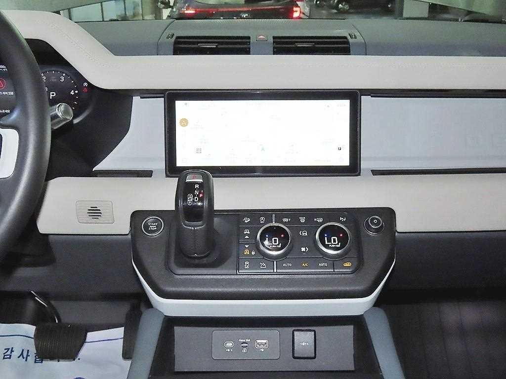 랜드로버 디펜더 디펜더 (L663) D240 S 이미지 11