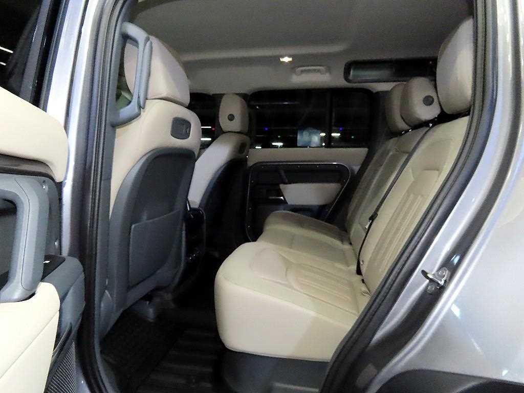랜드로버 디펜더 디펜더 (L663) D240 S 이미지 7