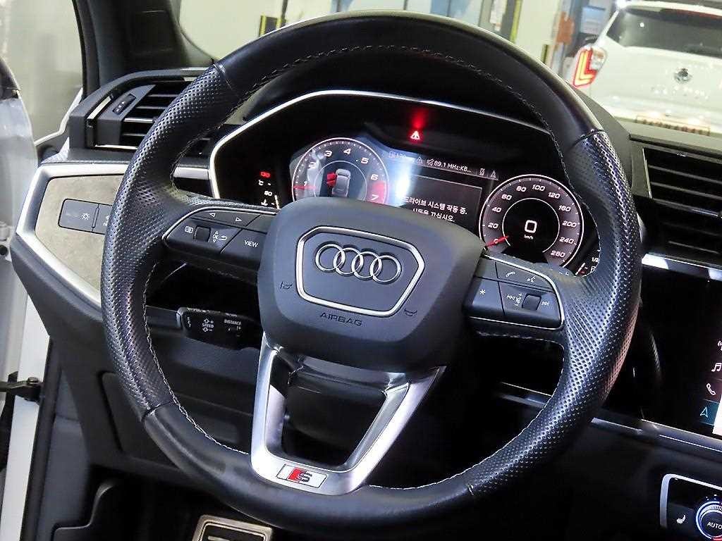 아우디 Q3 Q3 (F3) 40 TFSI 스포트백 콰트로 프리미엄 이미지 8