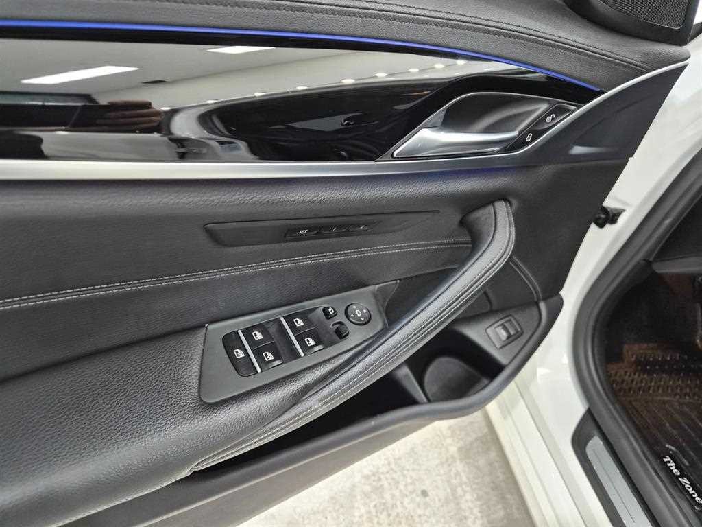 BMW 5시리즈 5시리즈 (G30) 520i 럭셔리 이미지 11