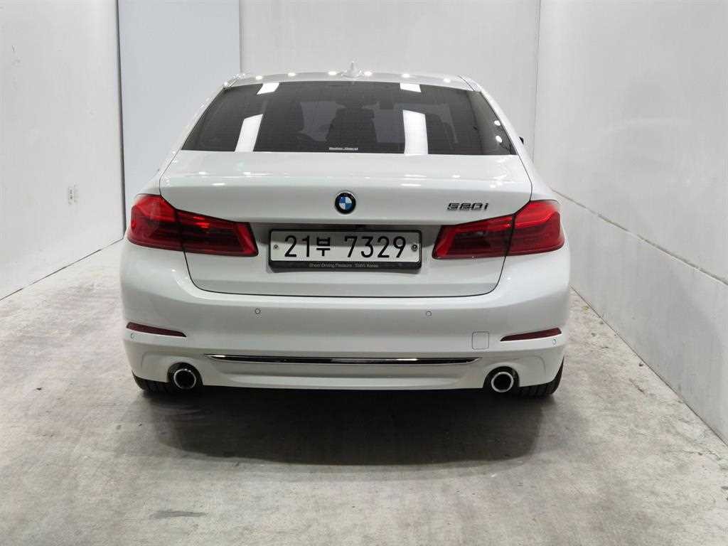 BMW 5시리즈 5시리즈 (G30) 520i 럭셔리 이미지 3