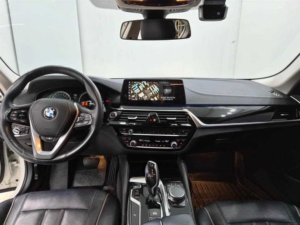 BMW 5시리즈 5시리즈 (G30) 520i 럭셔리 이미지 6