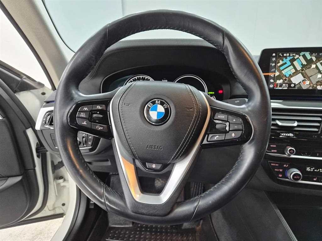 BMW 5시리즈 5시리즈 (G30) 520i 럭셔리 이미지 7