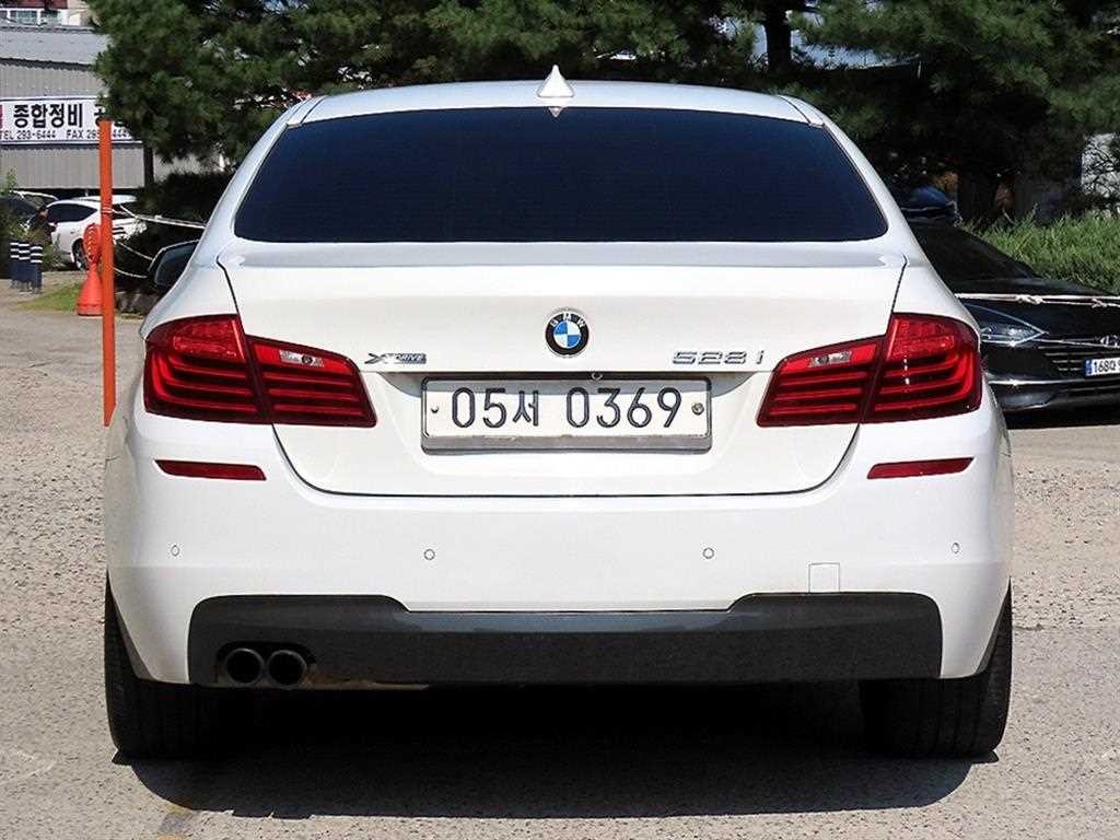 BMW 5시리즈 5시리즈 (F10) 528i xDrive M 에어로 다이나믹 이미지 4