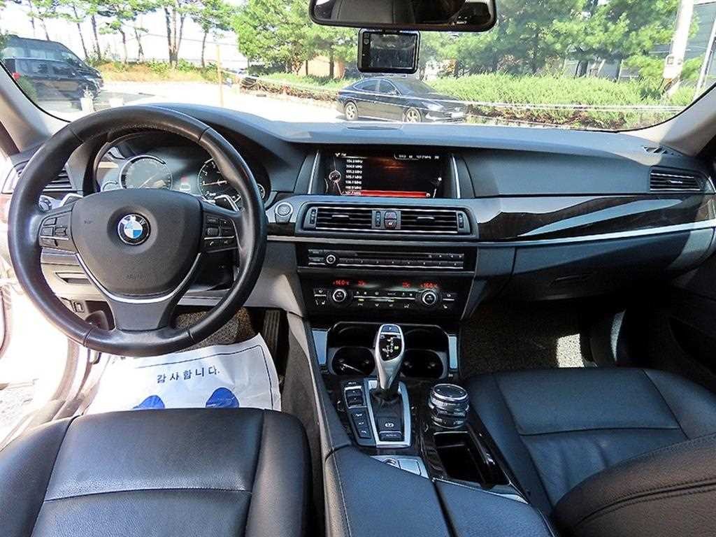 BMW 5시리즈 5시리즈 (F10) 528i xDrive M 에어로 다이나믹 이미지 7