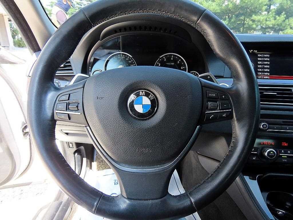 BMW 5시리즈 5시리즈 (F10) 528i xDrive M 에어로 다이나믹 이미지 8