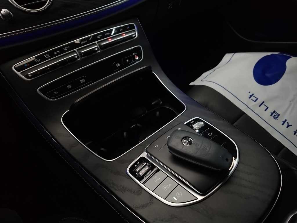 벤츠 E 클래스 E-클래스 W213 E220d 4MATIC AMG라인 이미지 10