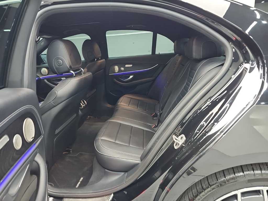 벤츠 E 클래스 E-클래스 W213 E220d 4MATIC AMG라인 이미지 12