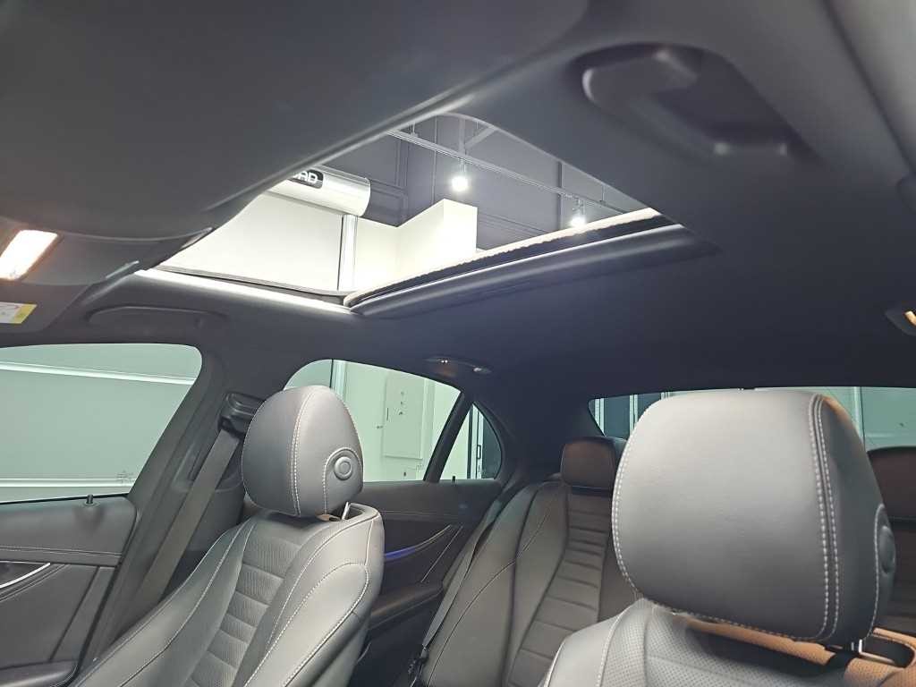 벤츠 E 클래스 E-클래스 W213 E220d 4MATIC AMG라인 이미지 14
