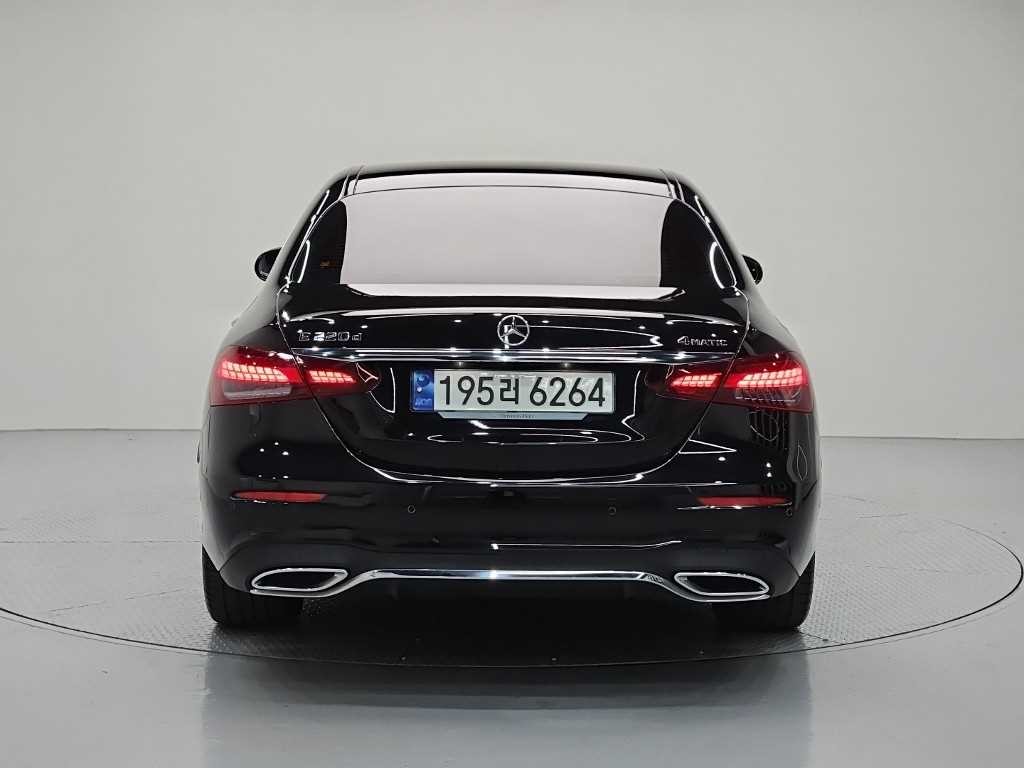 벤츠 E 클래스 E-클래스 W213 E220d 4MATIC AMG라인 이미지 3