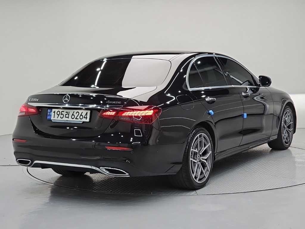 벤츠 E 클래스 E-클래스 W213 E220d 4MATIC AMG라인 이미지 4