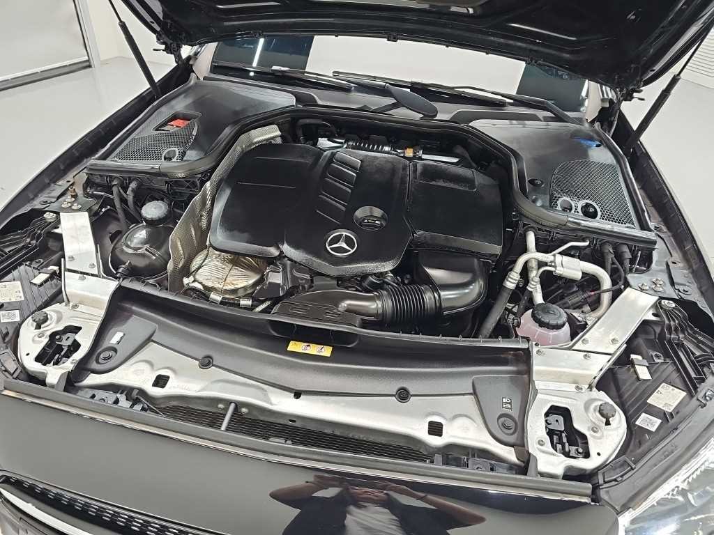 벤츠 E 클래스 E-클래스 W213 E220d 4MATIC AMG라인 이미지 5