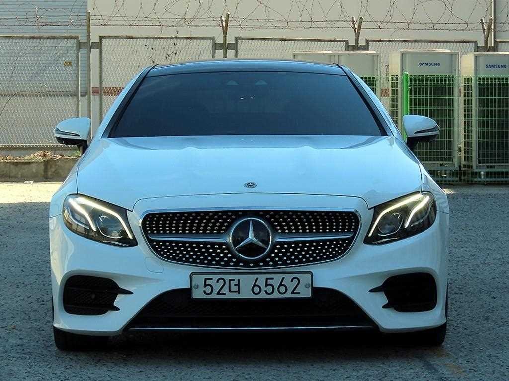 벤츠 E 클래스 E-클래스 W213 E400 4MATIC 쿠페 이미지 1