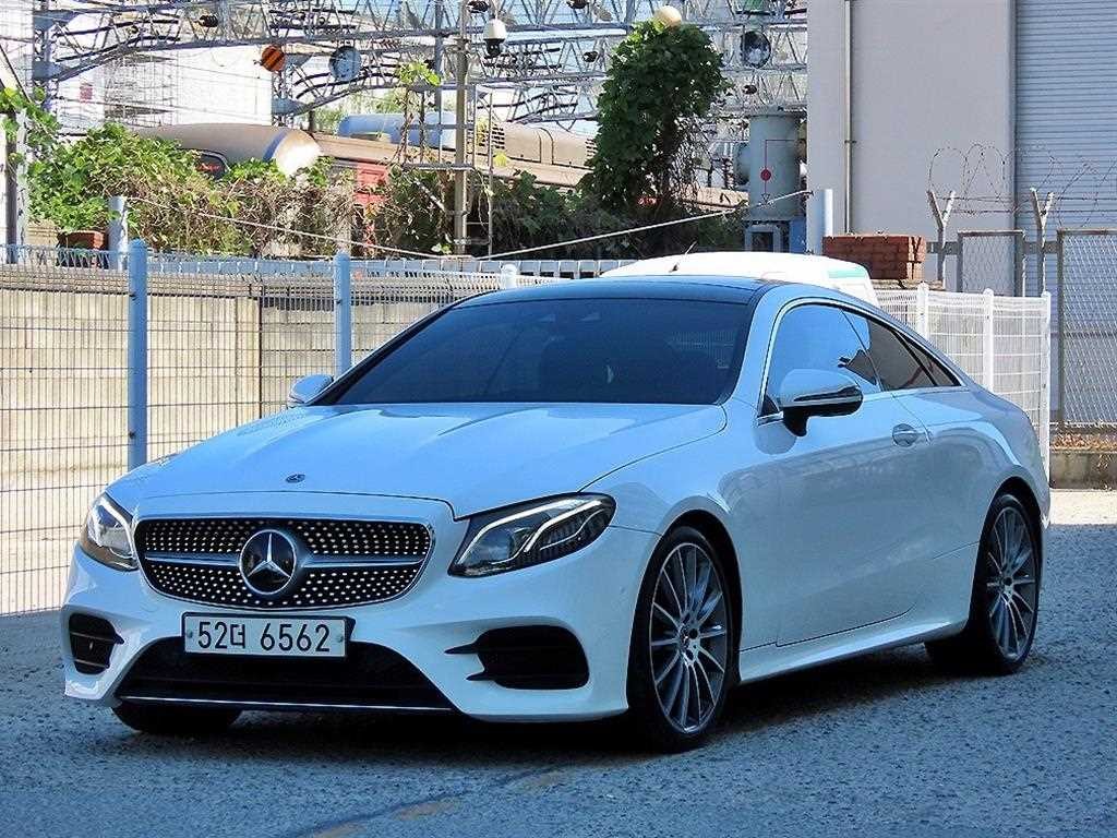 벤츠 E 클래스 E-클래스 W213 E400 4MATIC 쿠페 이미지 2