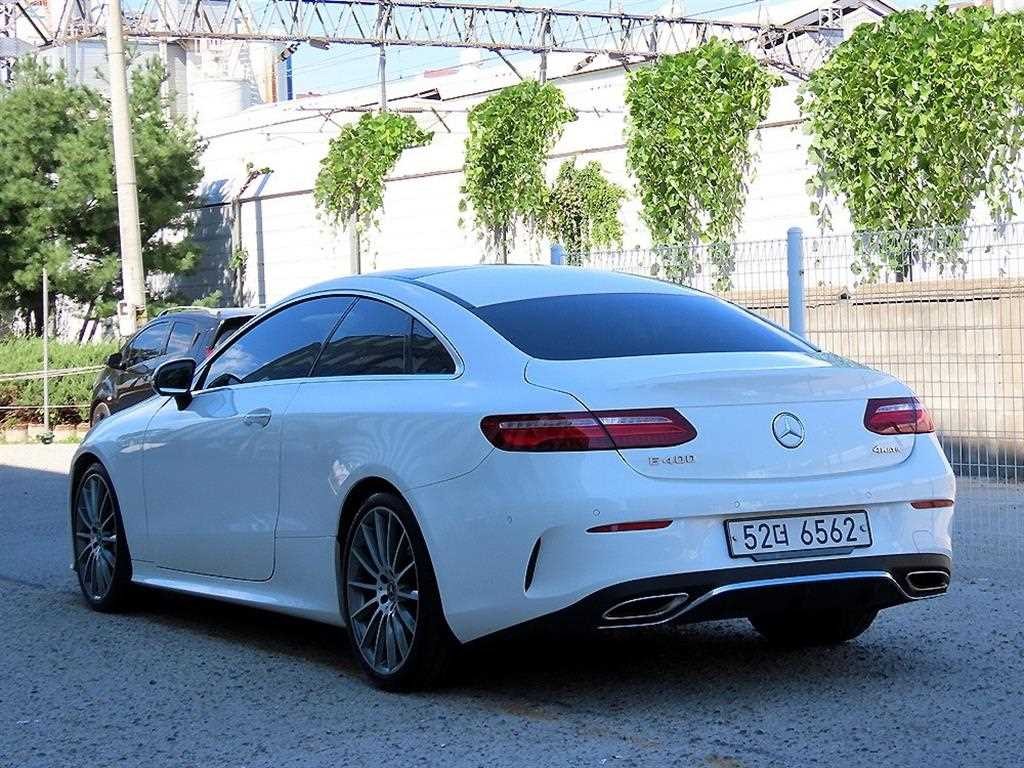 벤츠 E 클래스 E-클래스 W213 E400 4MATIC 쿠페 이미지 3