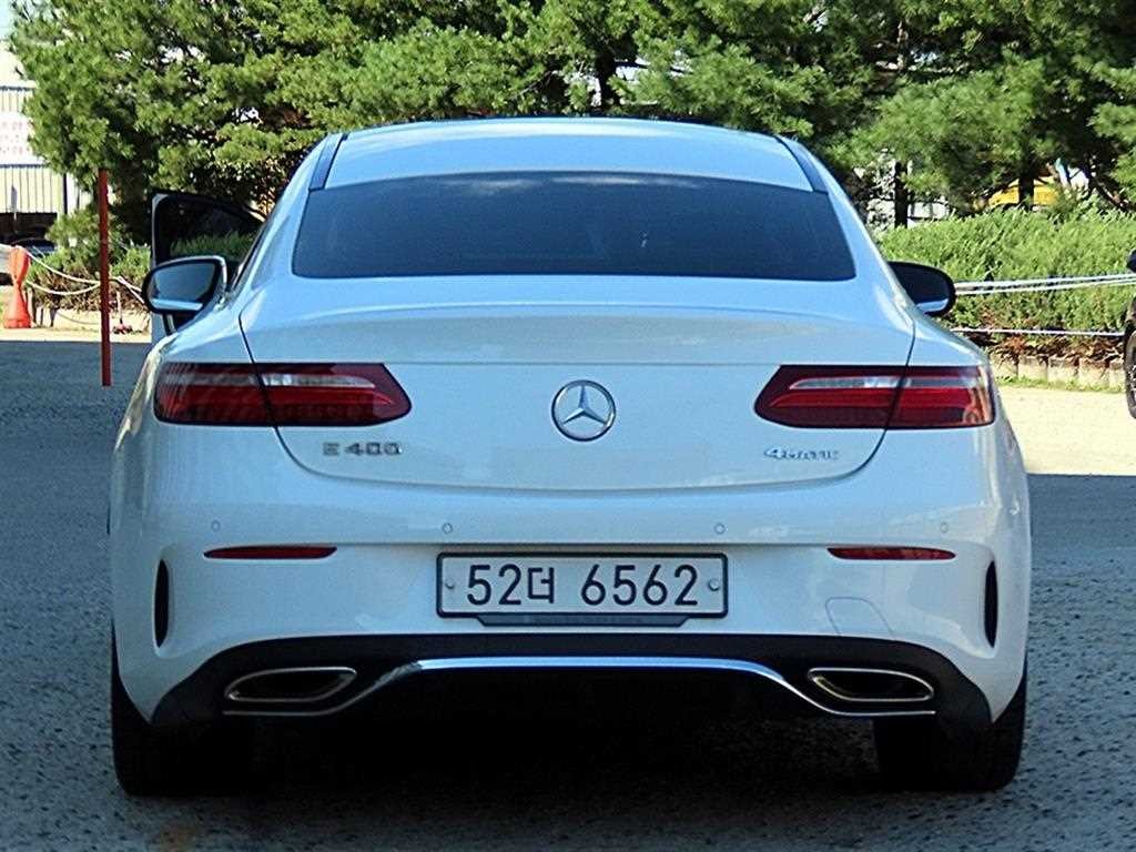 벤츠 E 클래스 E-클래스 W213 E400 4MATIC 쿠페 이미지 4