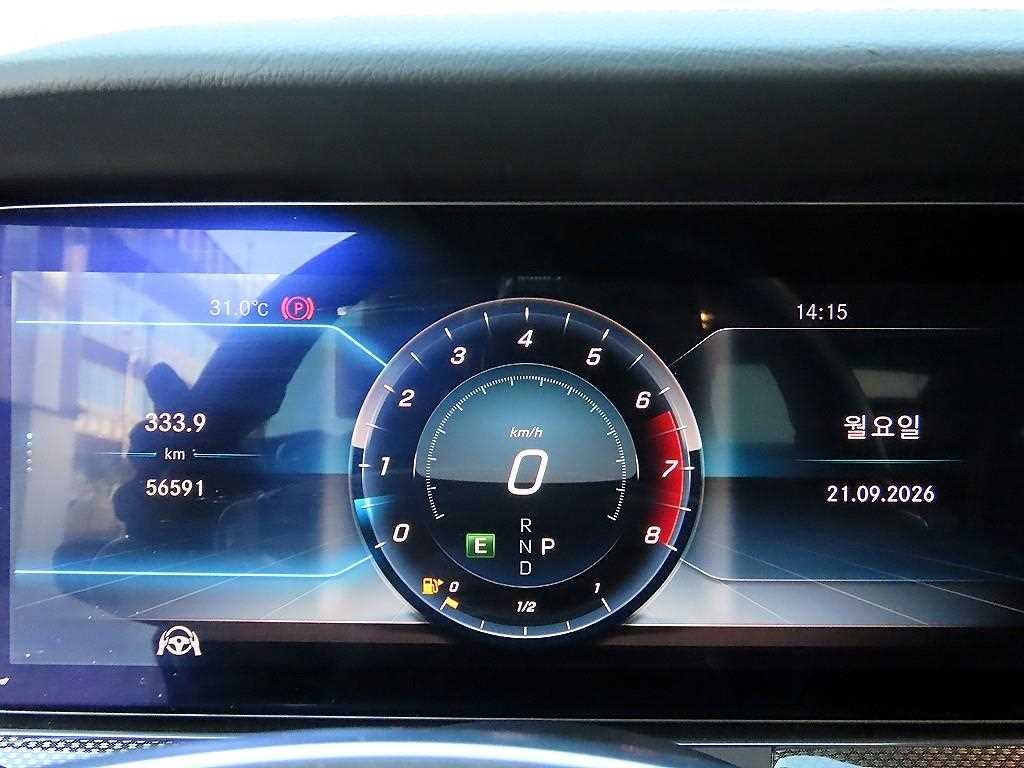 벤츠 E 클래스 E-클래스 W213 E400 4MATIC 쿠페 이미지 9
