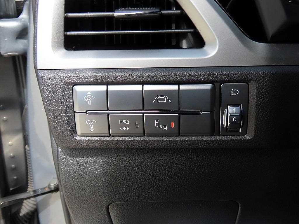KG모빌리티(쌍용) 코란도 뷰티풀코란도 2WD 가솔린 1.5 C7 이미지 12