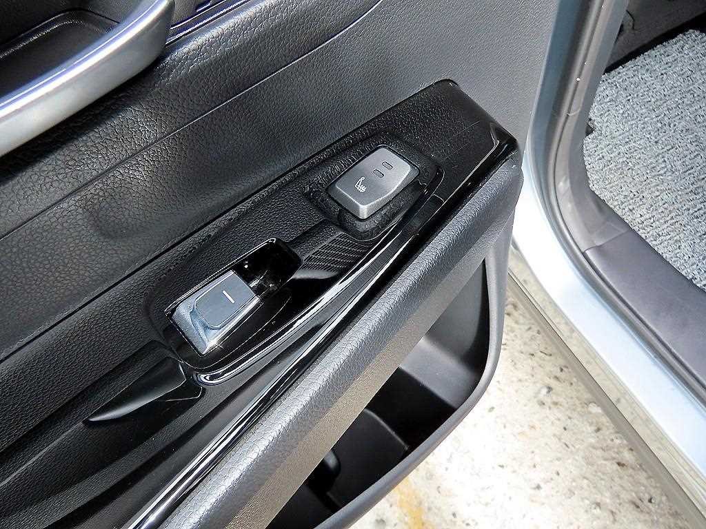 KG모빌리티(쌍용) 코란도 뷰티풀코란도 2WD 가솔린 1.5 C7 이미지 18