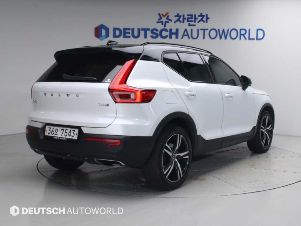 볼보 XC40 T4 4WD R-디자인 이미지 2
