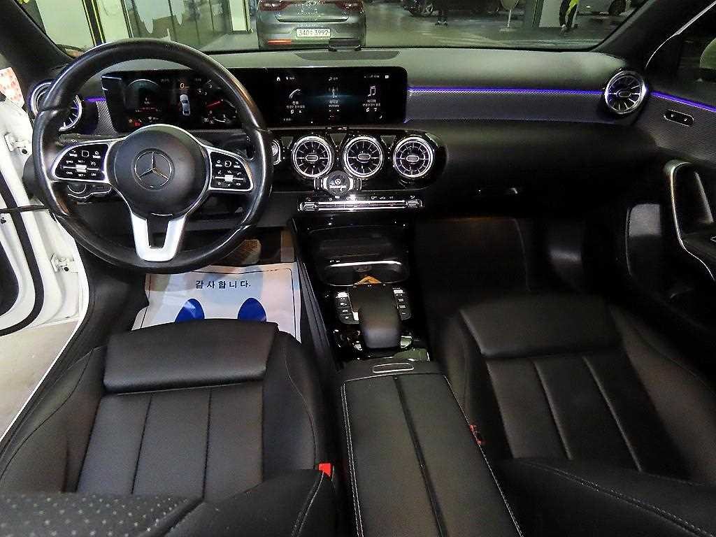 벤츠 A 클래스 A클래스 W177 A220 세단 이미지 10