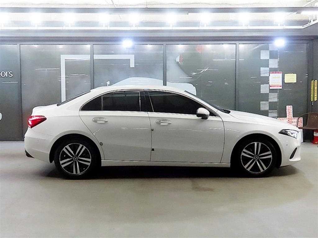 벤츠 A 클래스 A클래스 W177 A220 세단 이미지 3