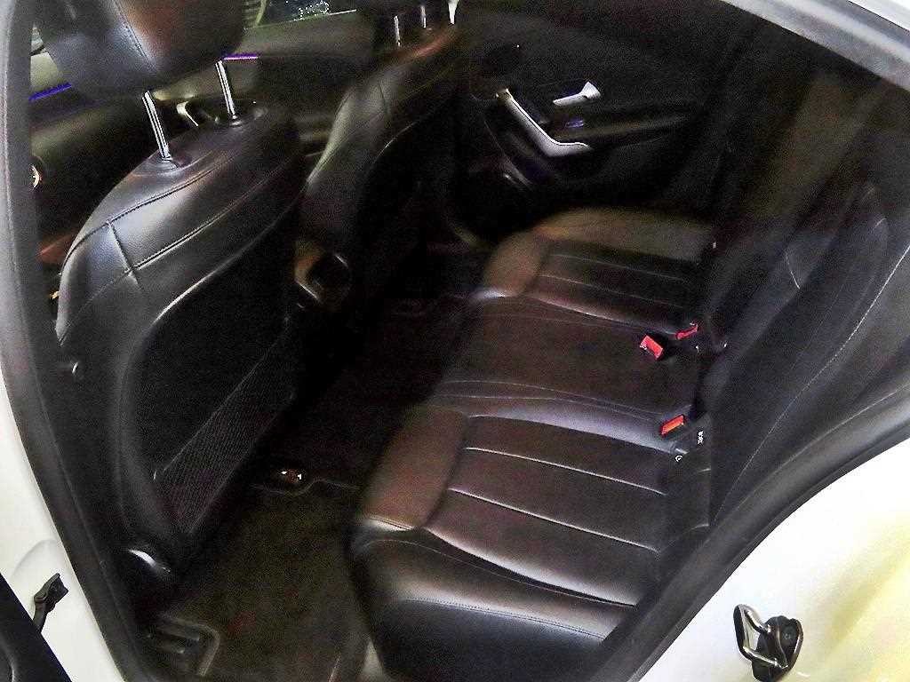 벤츠 A 클래스 A클래스 W177 A220 세단 이미지 7