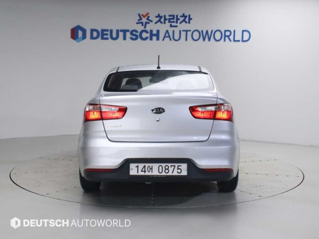 기아 프라이드 더 뉴 프라이드 4DR 1.6 GDI 럭셔리 이미지 4